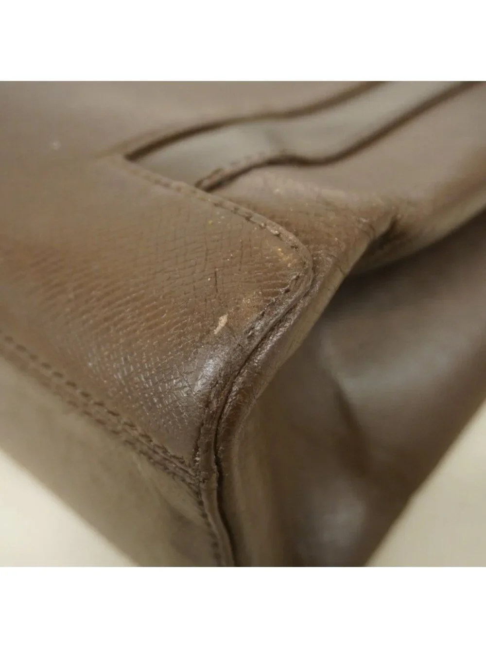 Louis Vuitton Tote Taiga Kasbek PM Grizzly